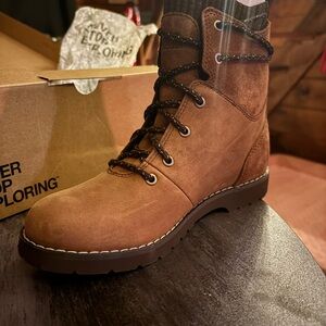 Brand new north face women boot